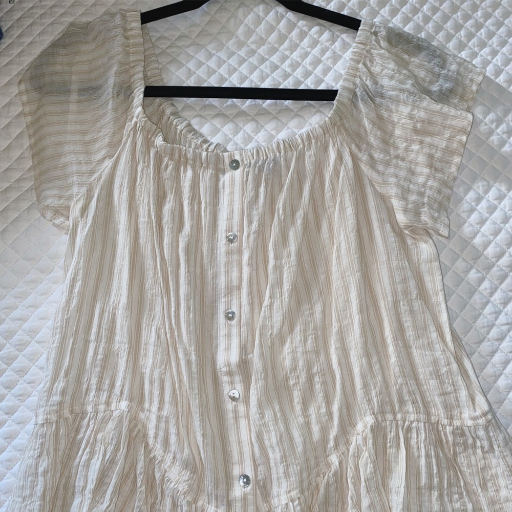 Stripe color off sleeve top. Size small. never worn.